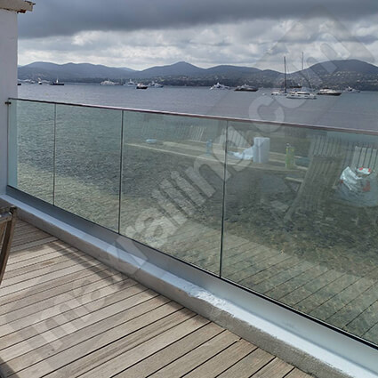 Парапет за тераси Сен Тропе